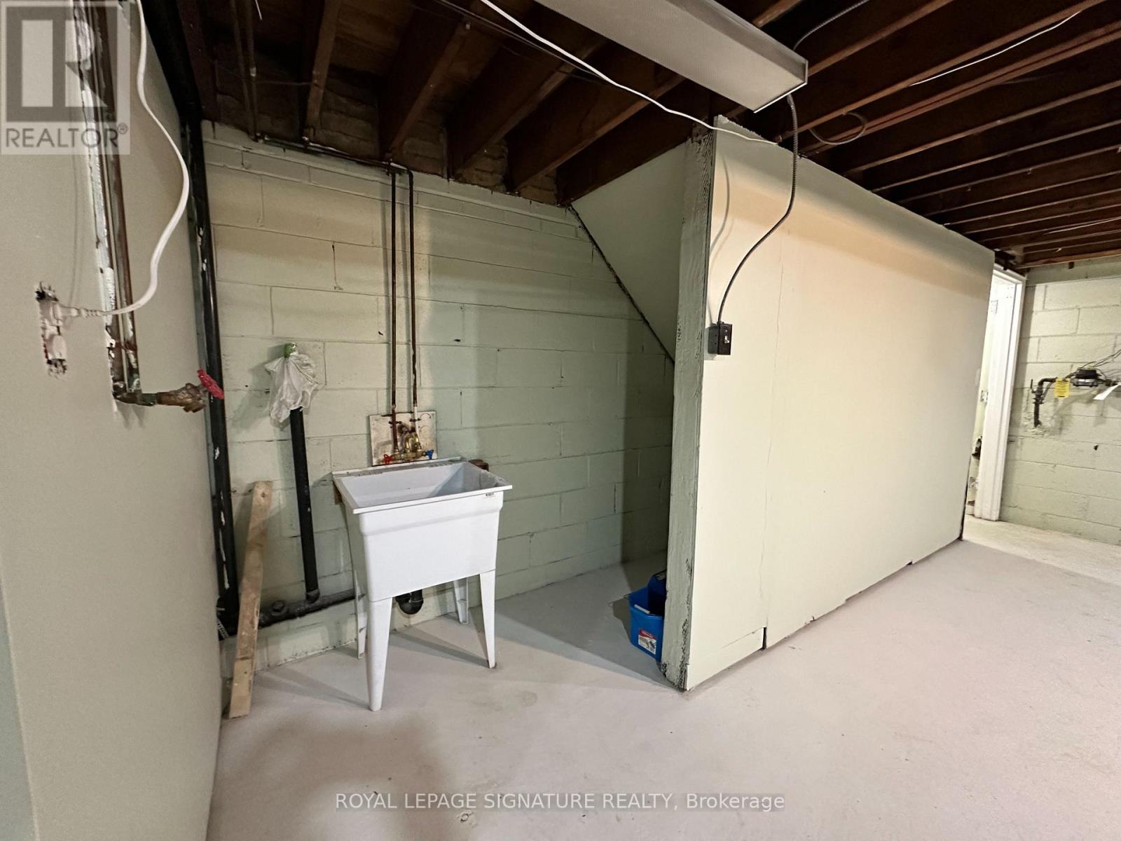 2890 Dufferin Street — photo 38