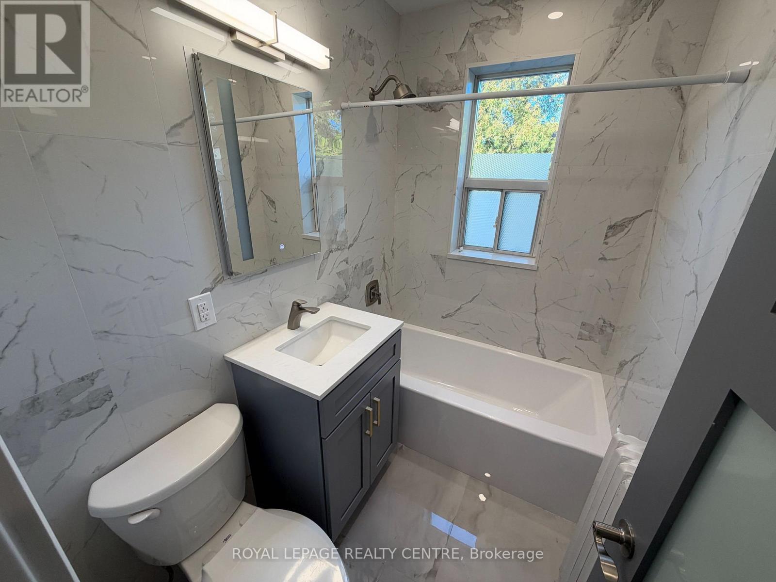 342 Lakeshore Road West — photo 8