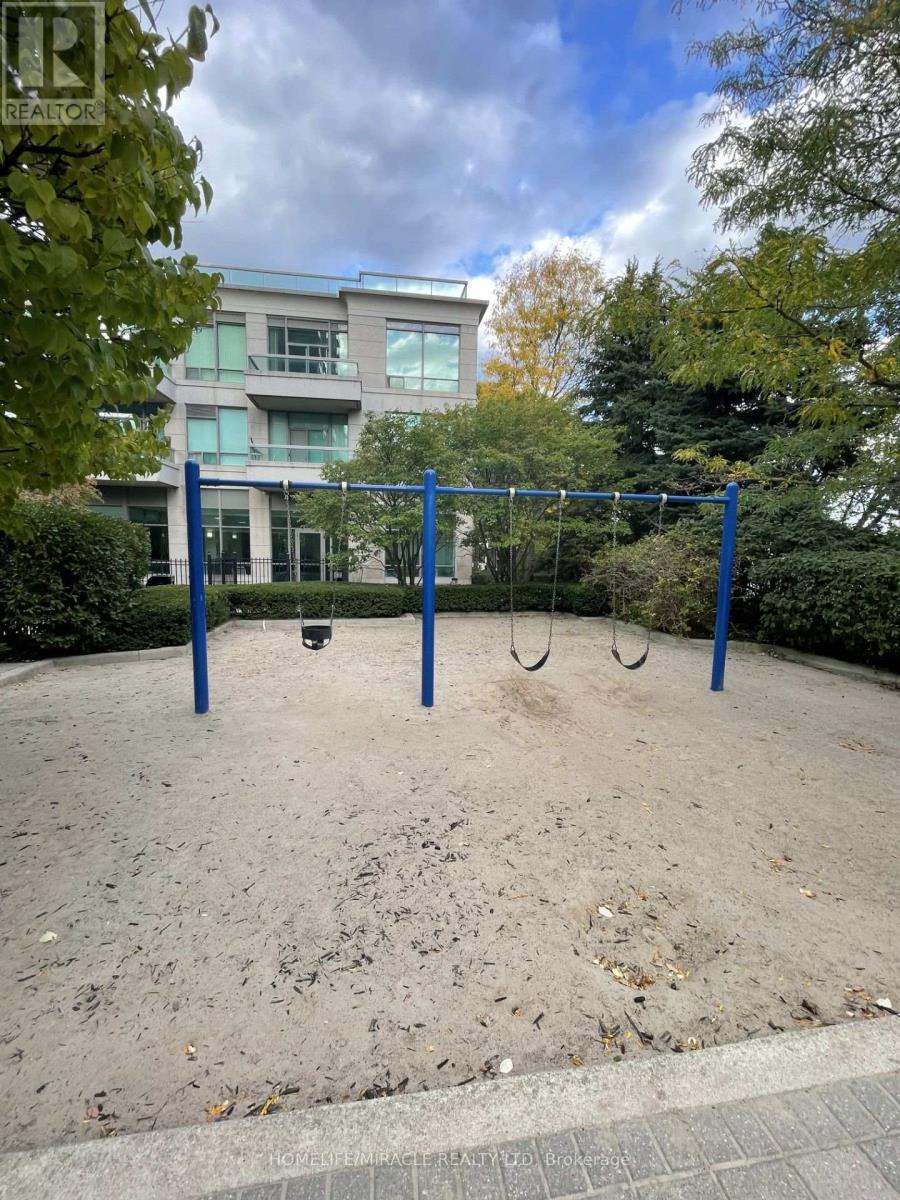 3504 Hurontario Street — photo 26
