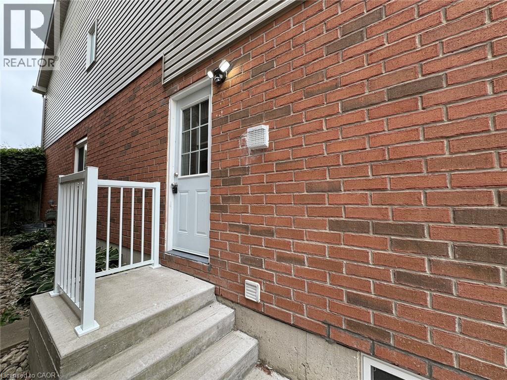 361 PARKVALE Drive Unit# Lower (2) — photo 2