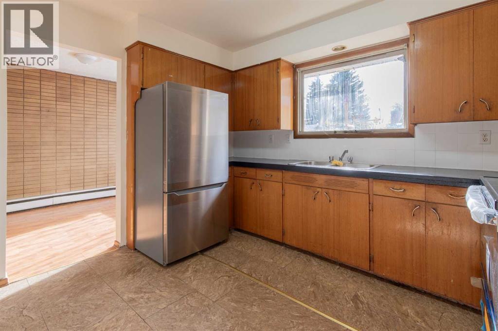 2504 7 Avenue N, photo 11 of 40