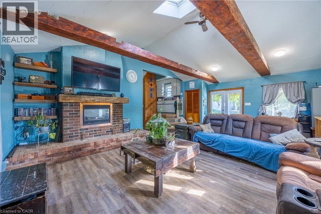 739 James Street — photo 4