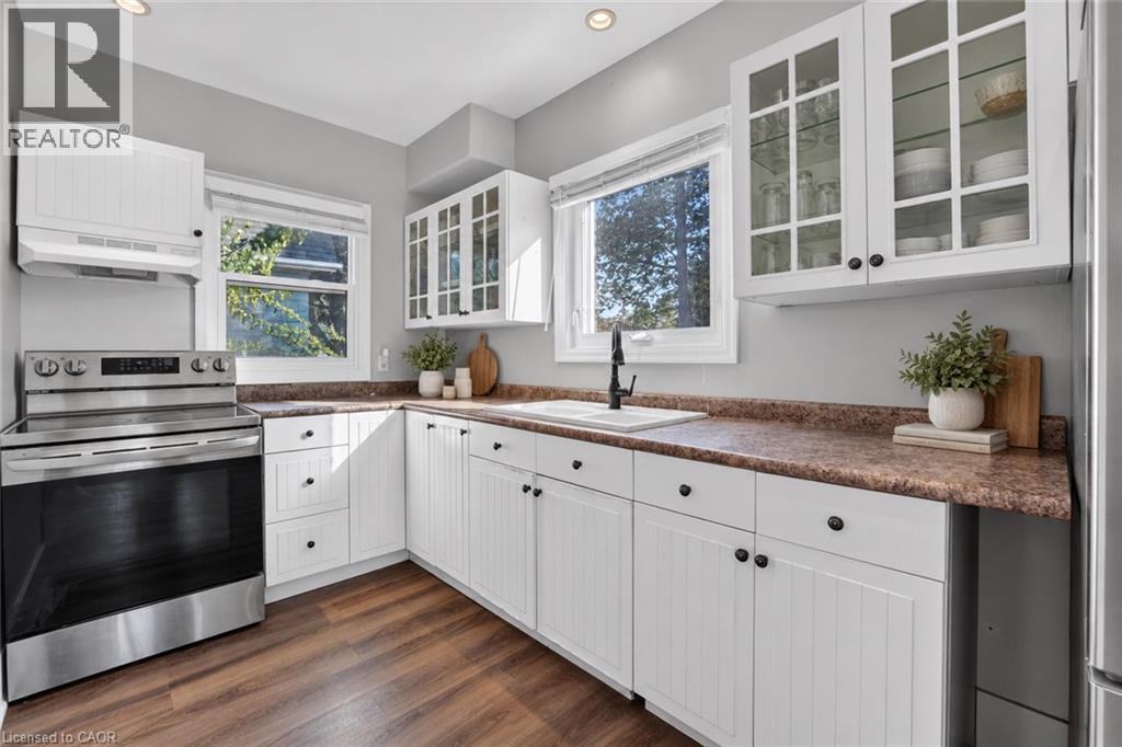 4648 Stanley Avenue — photo 8
