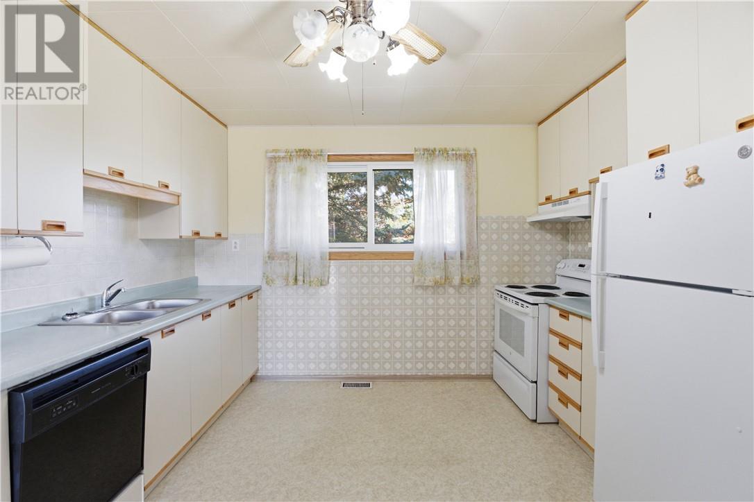 3179 Clifford Crescent - 7