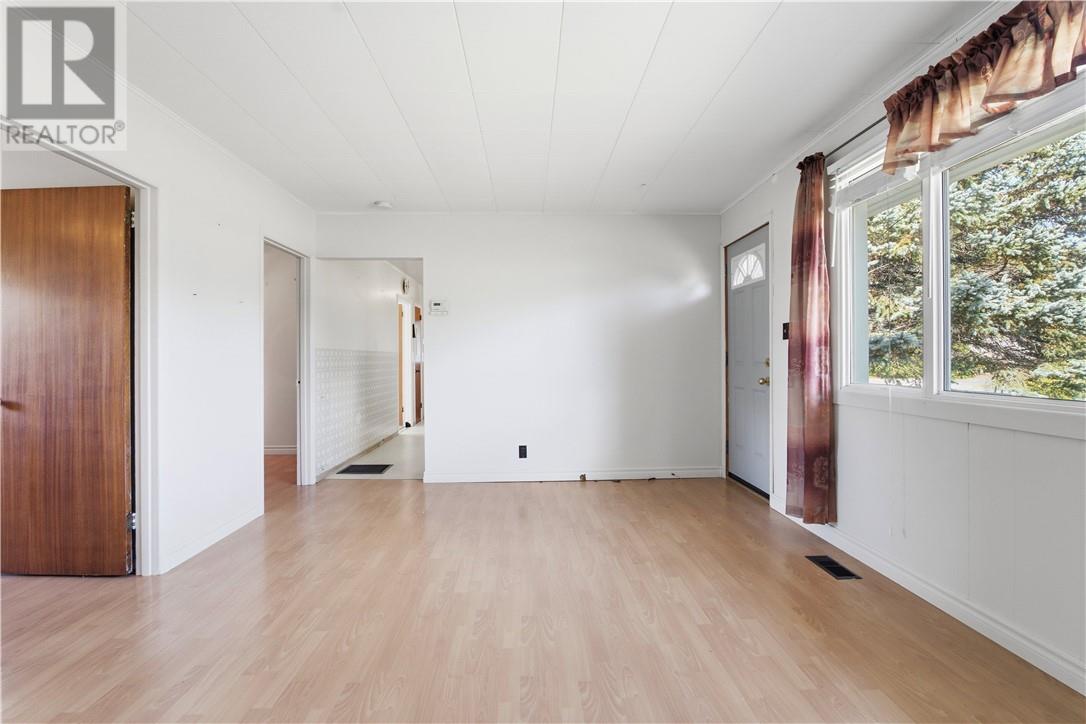 3179 Clifford Crescent - 6