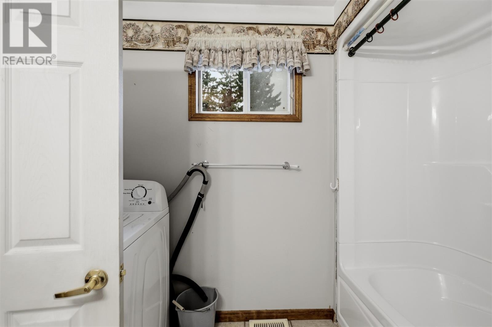 165 Spadina Ave — photo 13