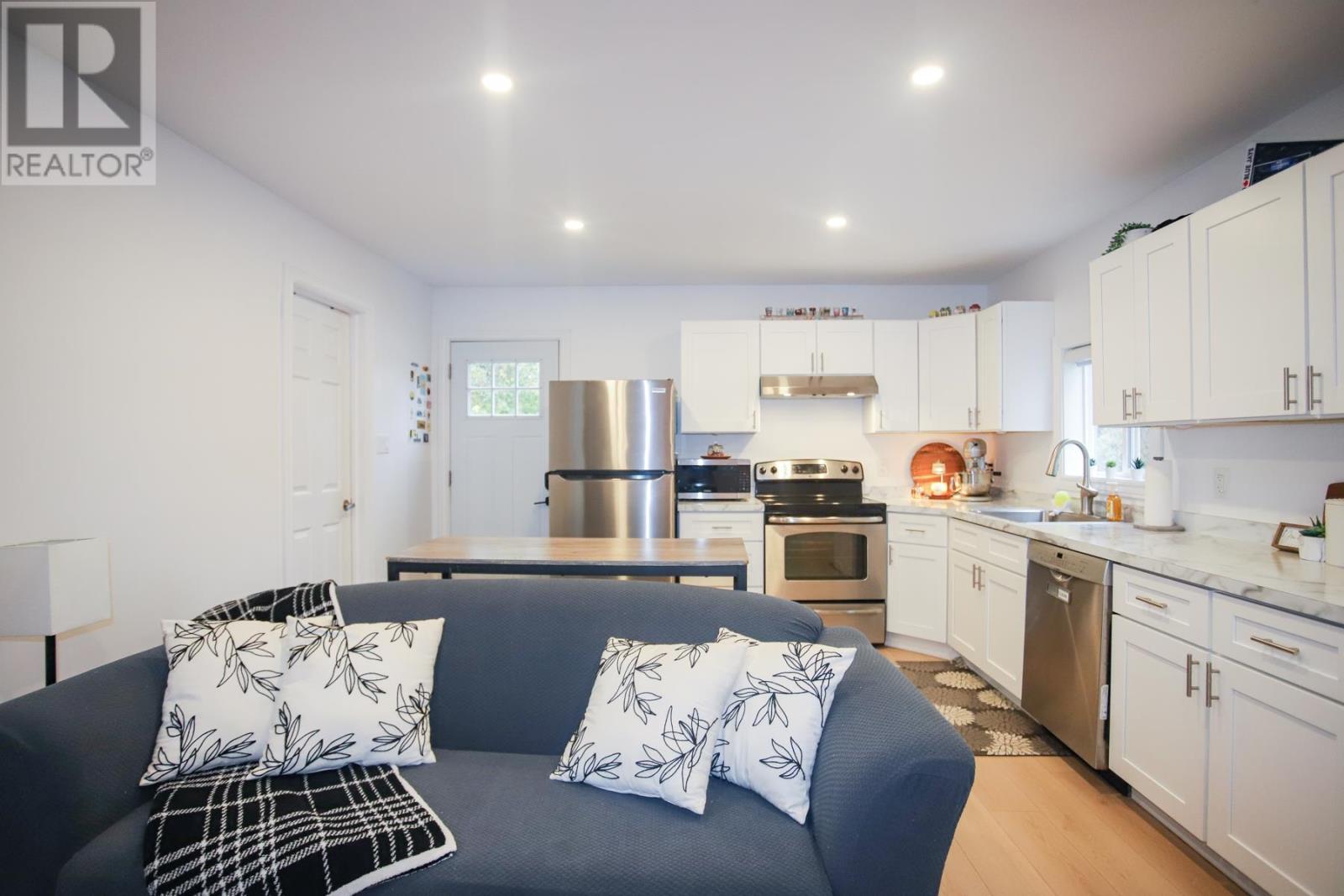 82 Elliott RD - 7