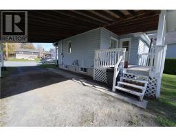 Eat in kitchen - 42 Rutland Avenue, Warren, ON P0H2N0 Photo 11