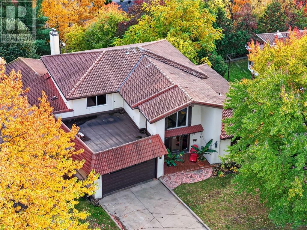 37 Thorncliffe Court — photo 4