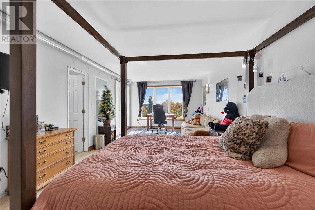 37 Thorncliffe Court — photo 48