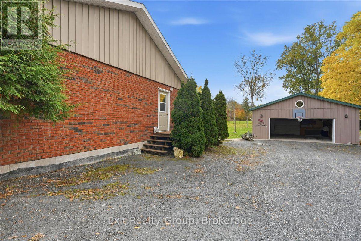 341 Downs Road — photo 32