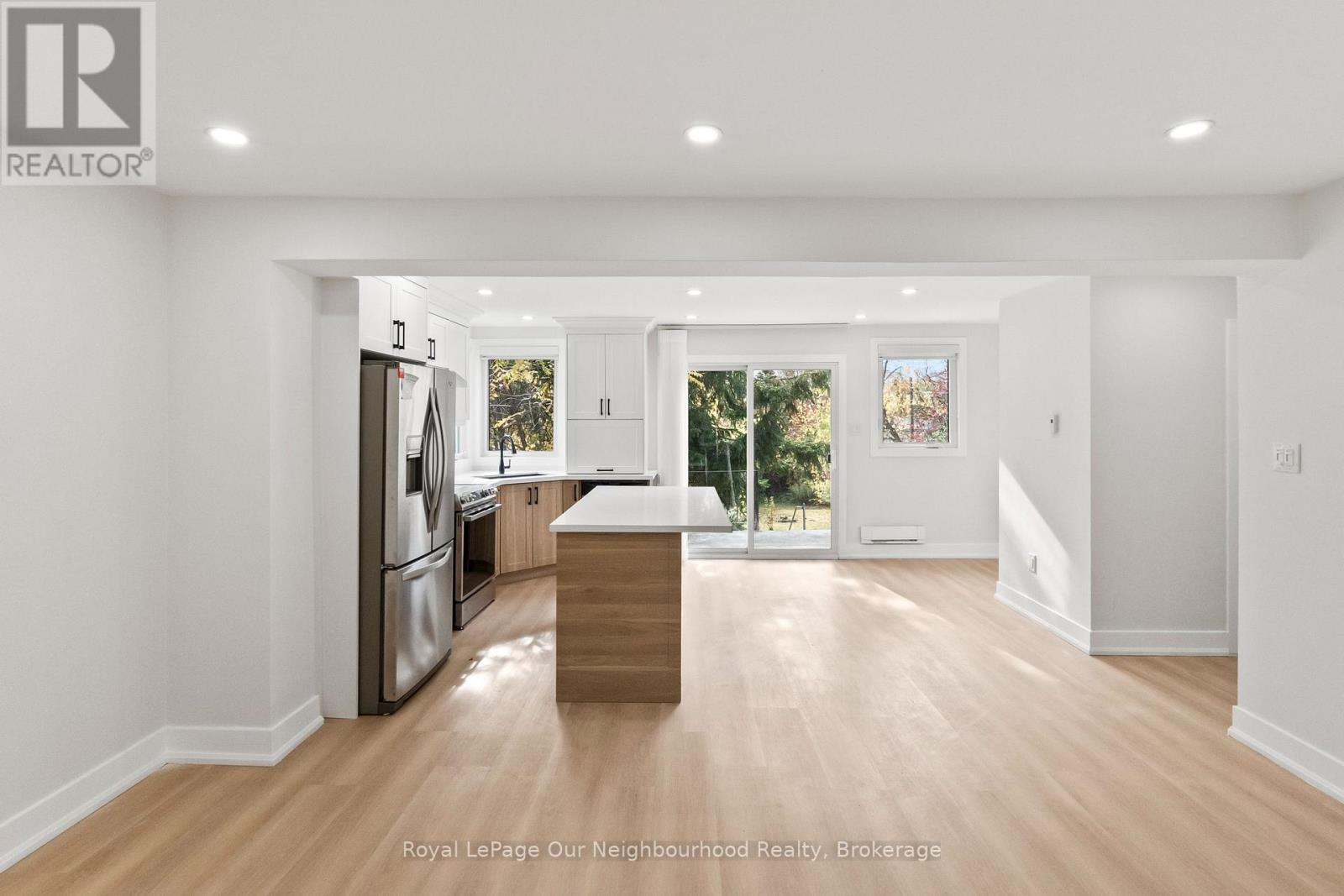 513 Parkhill Road West — photo 3