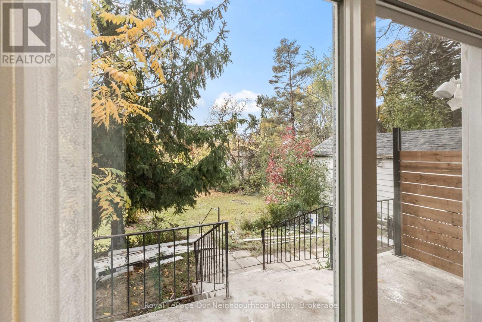 513 Parkhill Road West — photo 8