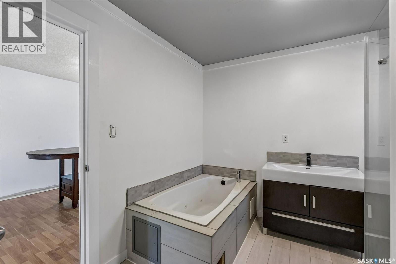147 30th STREET E - 13