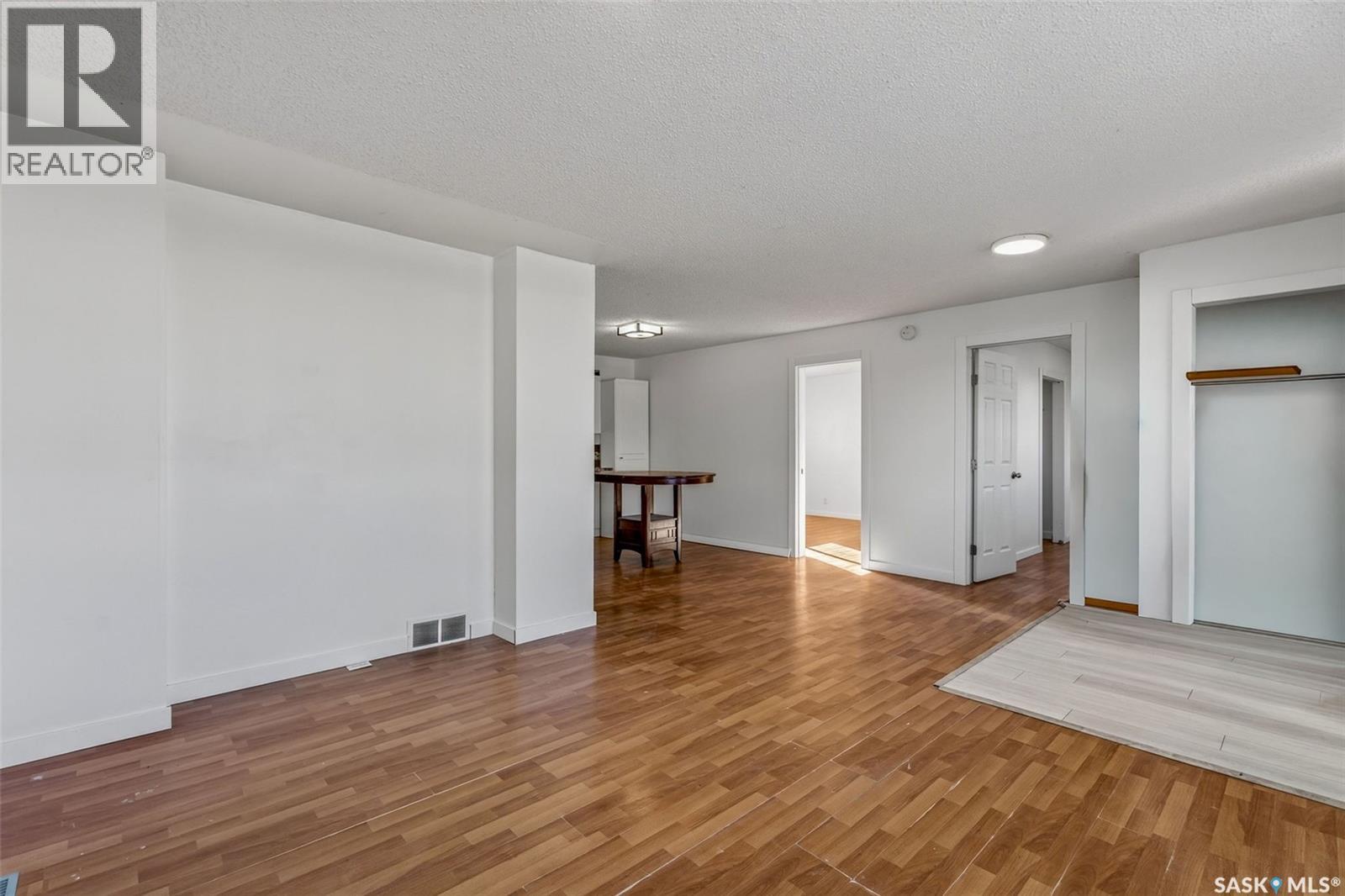147 30th STREET E - 3
