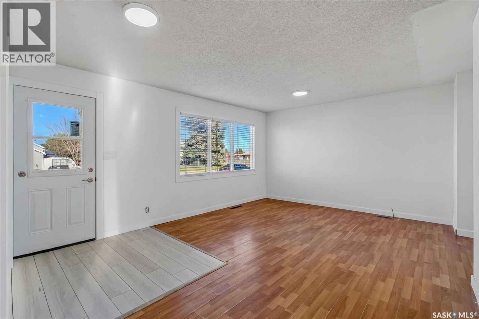 147 30th STREET E - 4