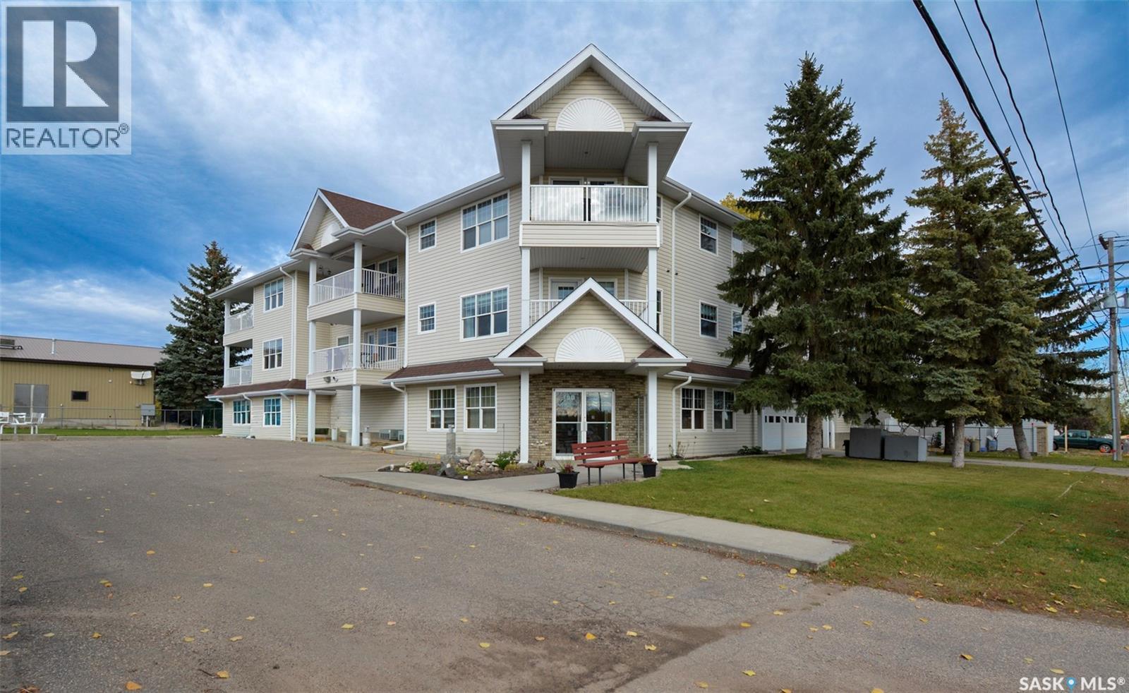 206 100 5th AVENUE, Regina Beach