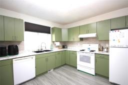 Kitchen - 122 1st Street Se, Carman, MB R0G0J0 Photo 6