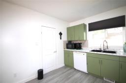 Laundry room - 122 1st Street Se, Carman, MB R0G0J0 Photo 9