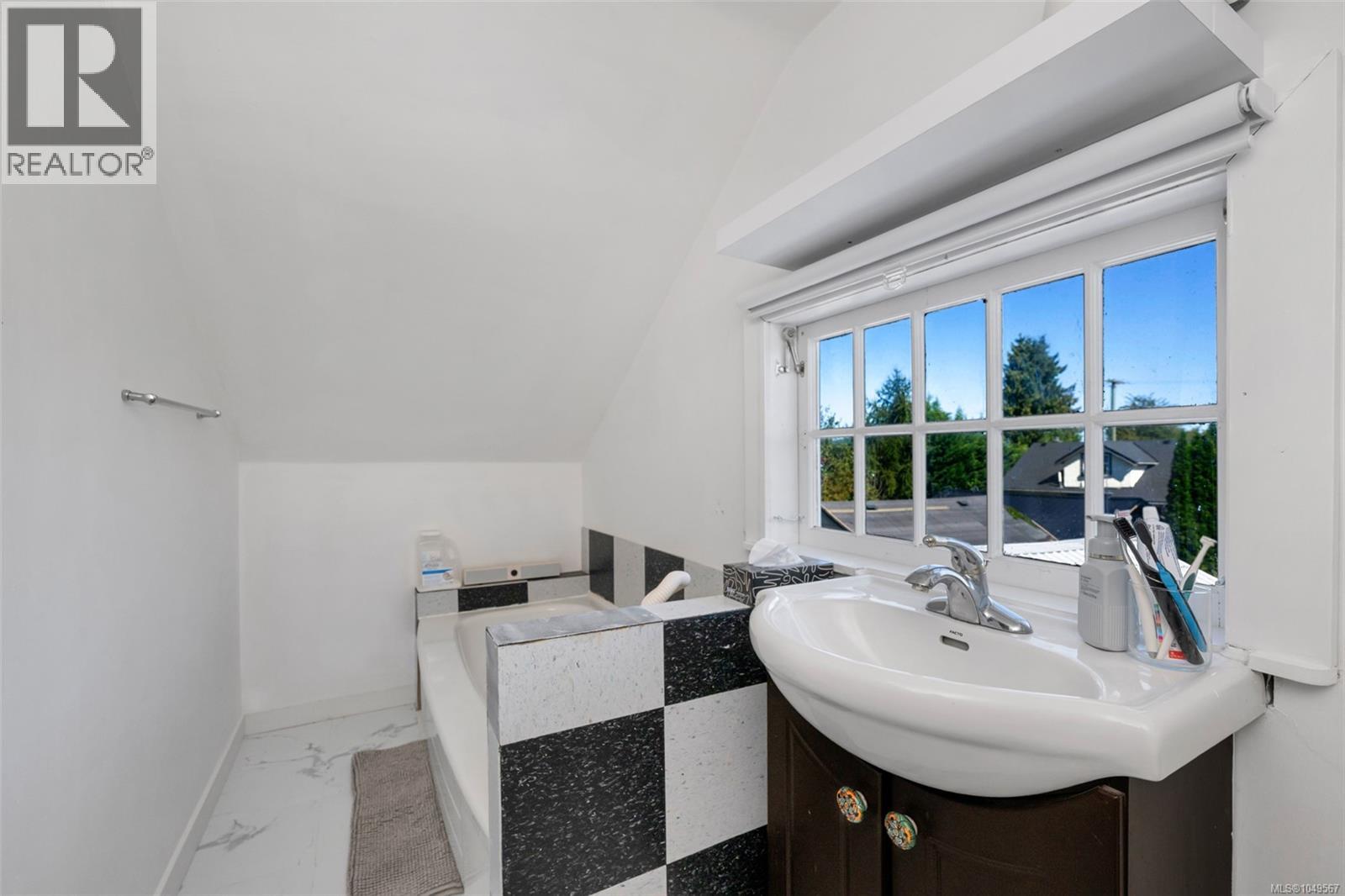 476 Ypres St - 25