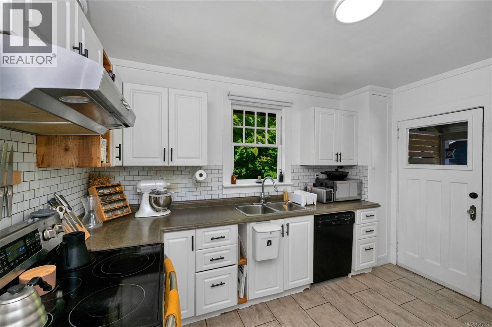 476 Ypres St - 10