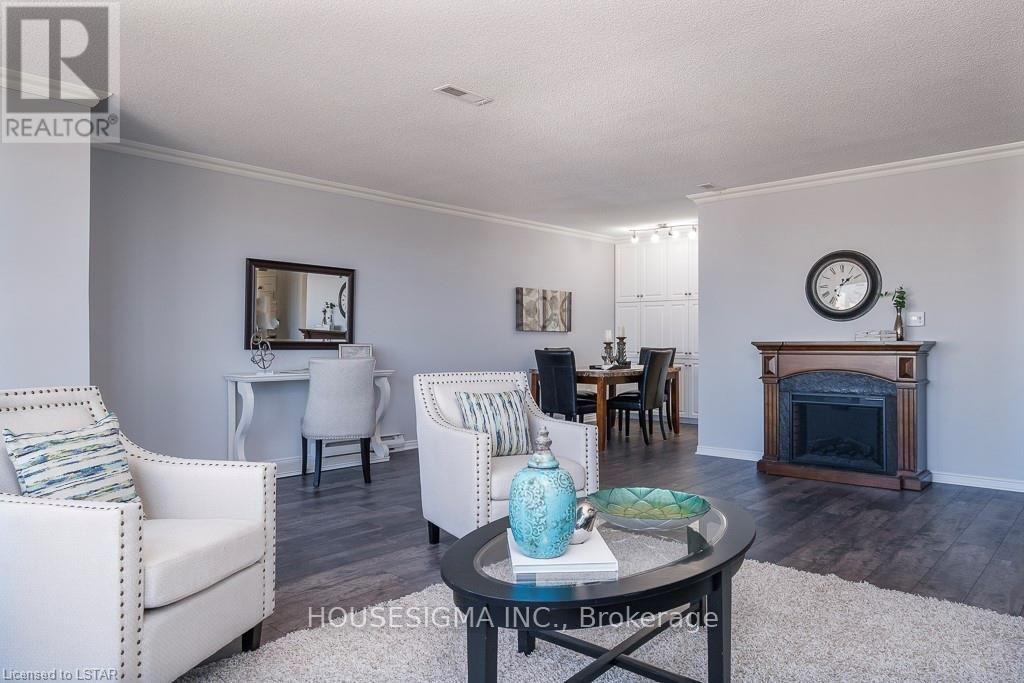 389 Dundas Street — photo 16
