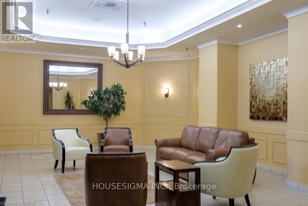 389 Dundas Street — photo 3