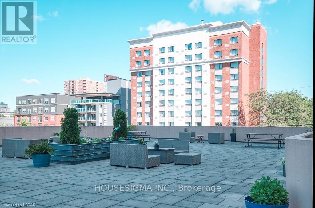 389 Dundas Street — photo 31