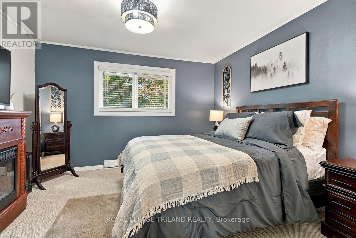 #A 111 WELLESLEY CRES CRESCENT - 13