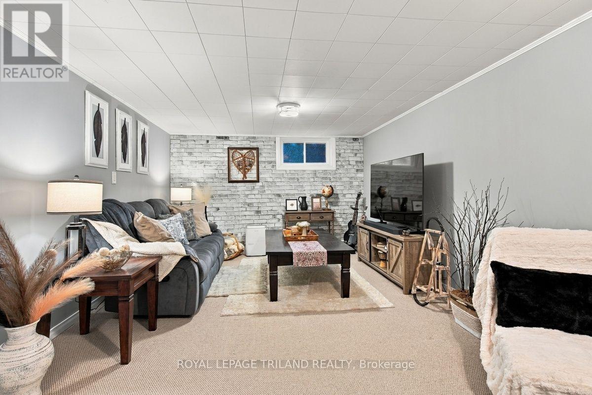 #A 111 WELLESLEY CRES CRESCENT - 20