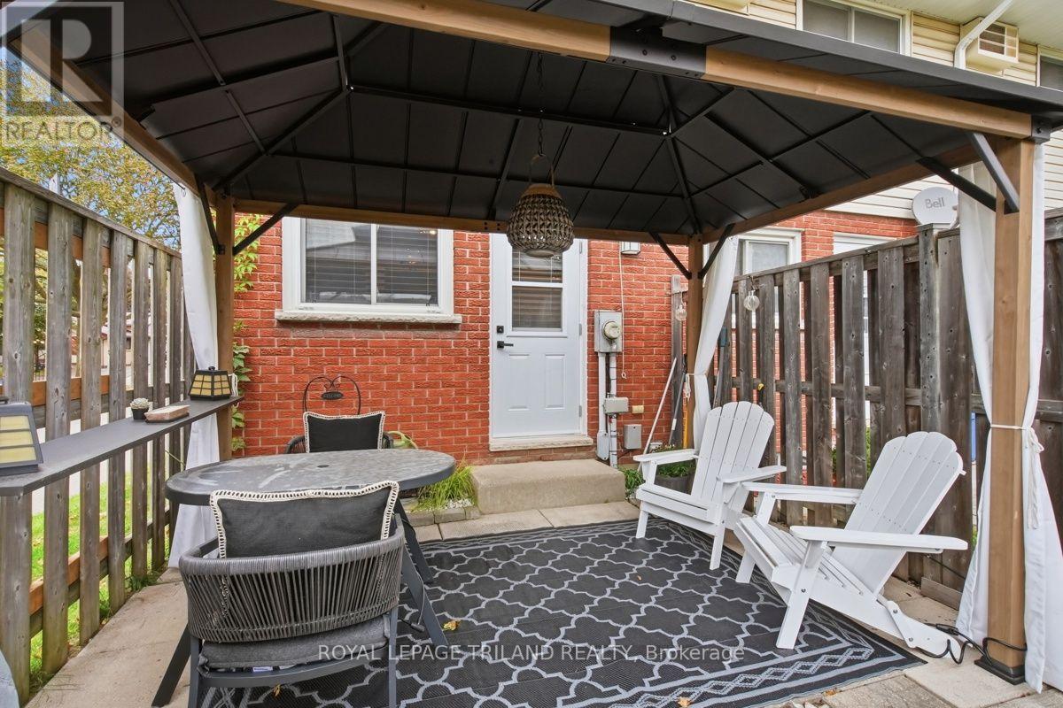 #A 111 WELLESLEY CRES CRESCENT - 24