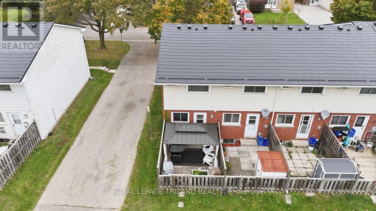 #A 111 WELLESLEY CRES CRESCENT - 30