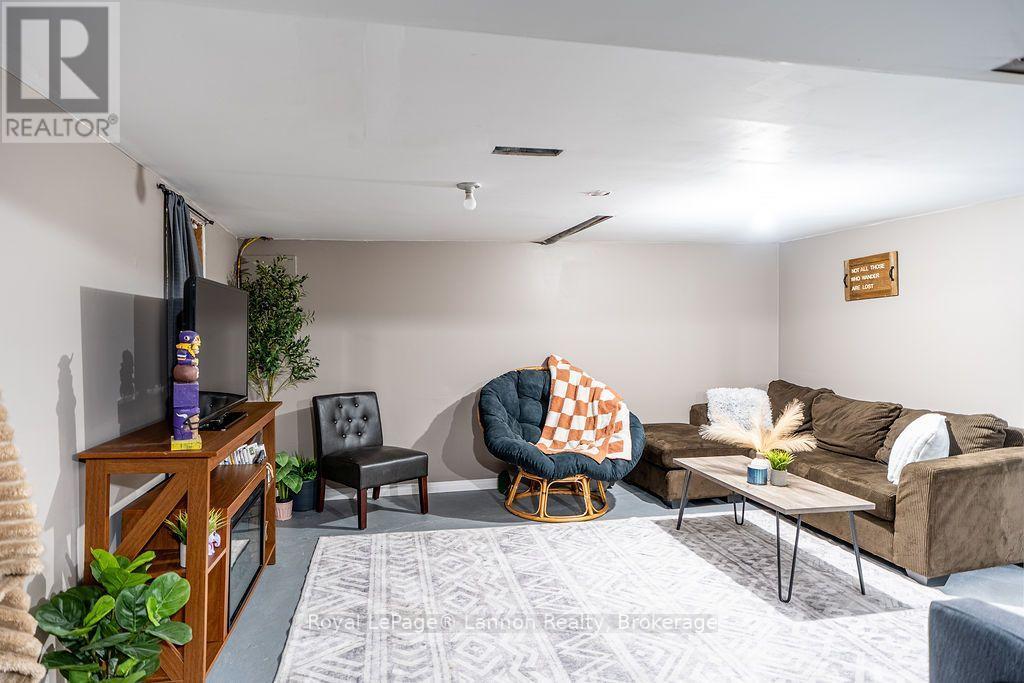 1565 MOUNTAIN ROAD - 26