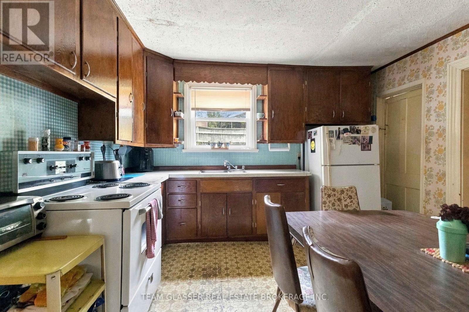666 St James Street — photo 15