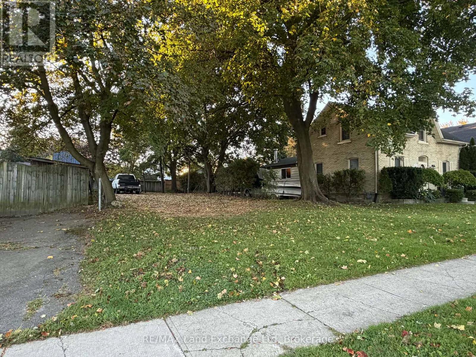 321 Nelson Street — photo 2