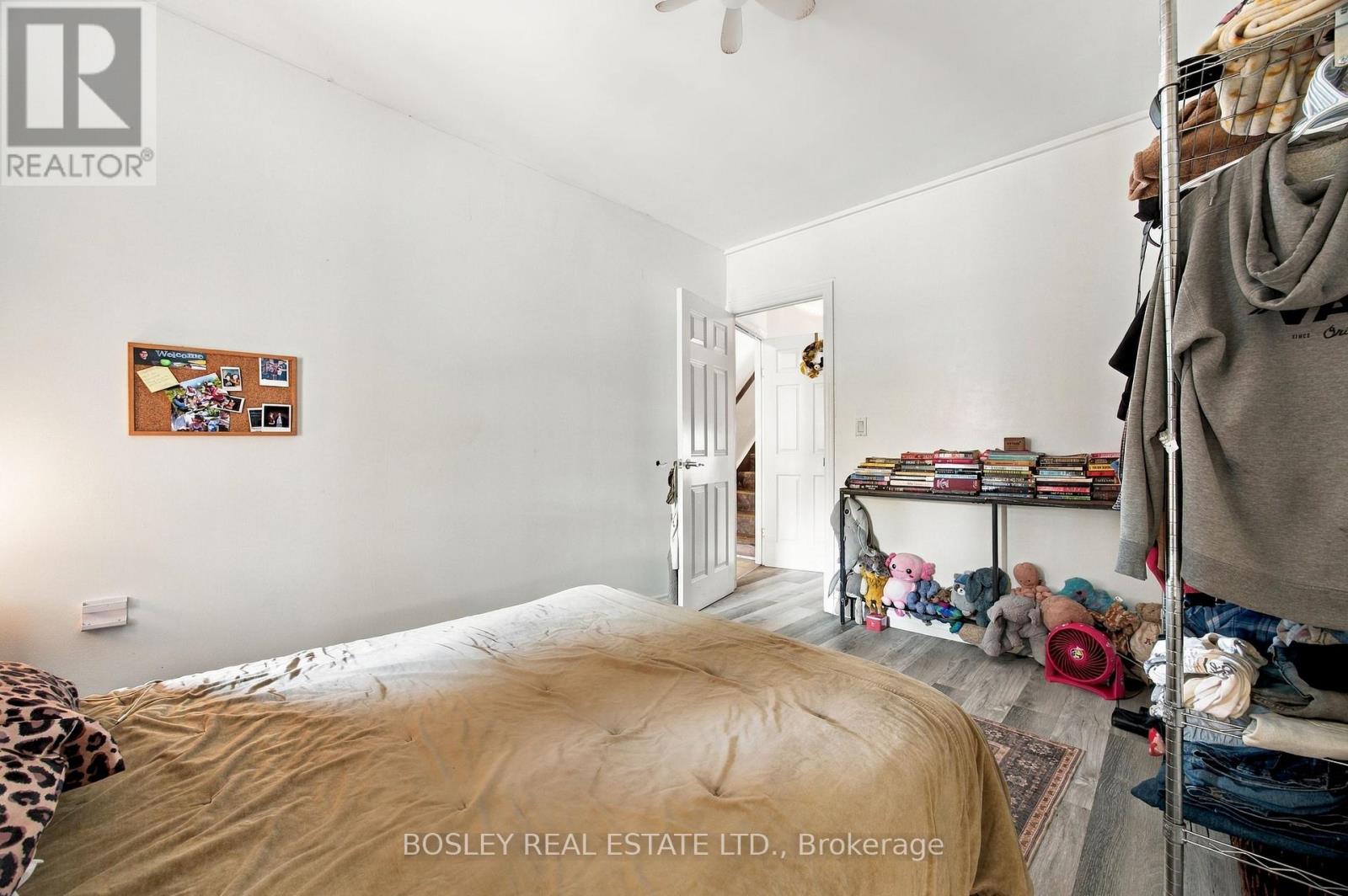 15 Lumbervale Avenue, Toronto, ON photo 10