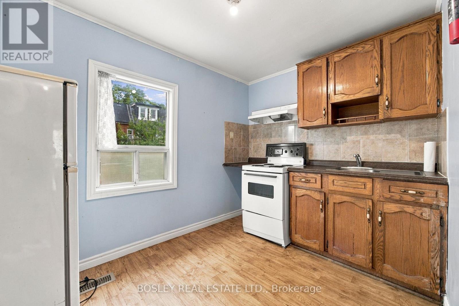 15 Lumbervale Avenue, Toronto, ON photo 18