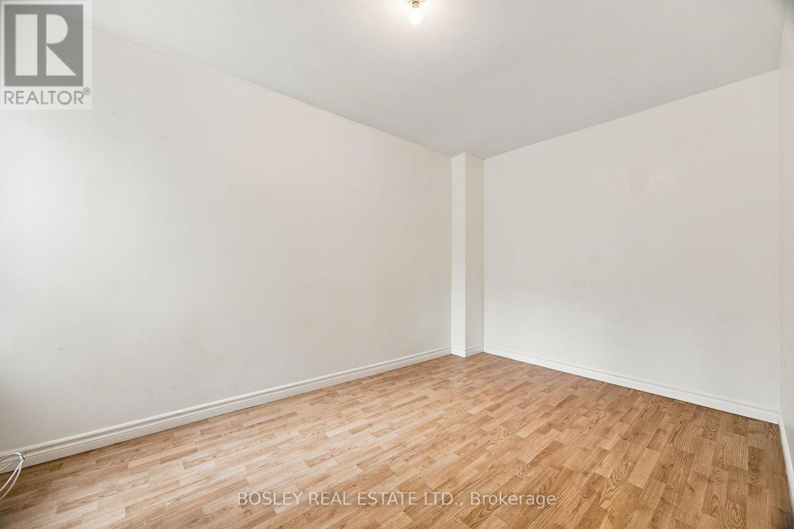 15 Lumbervale Avenue, Toronto, ON photo 24