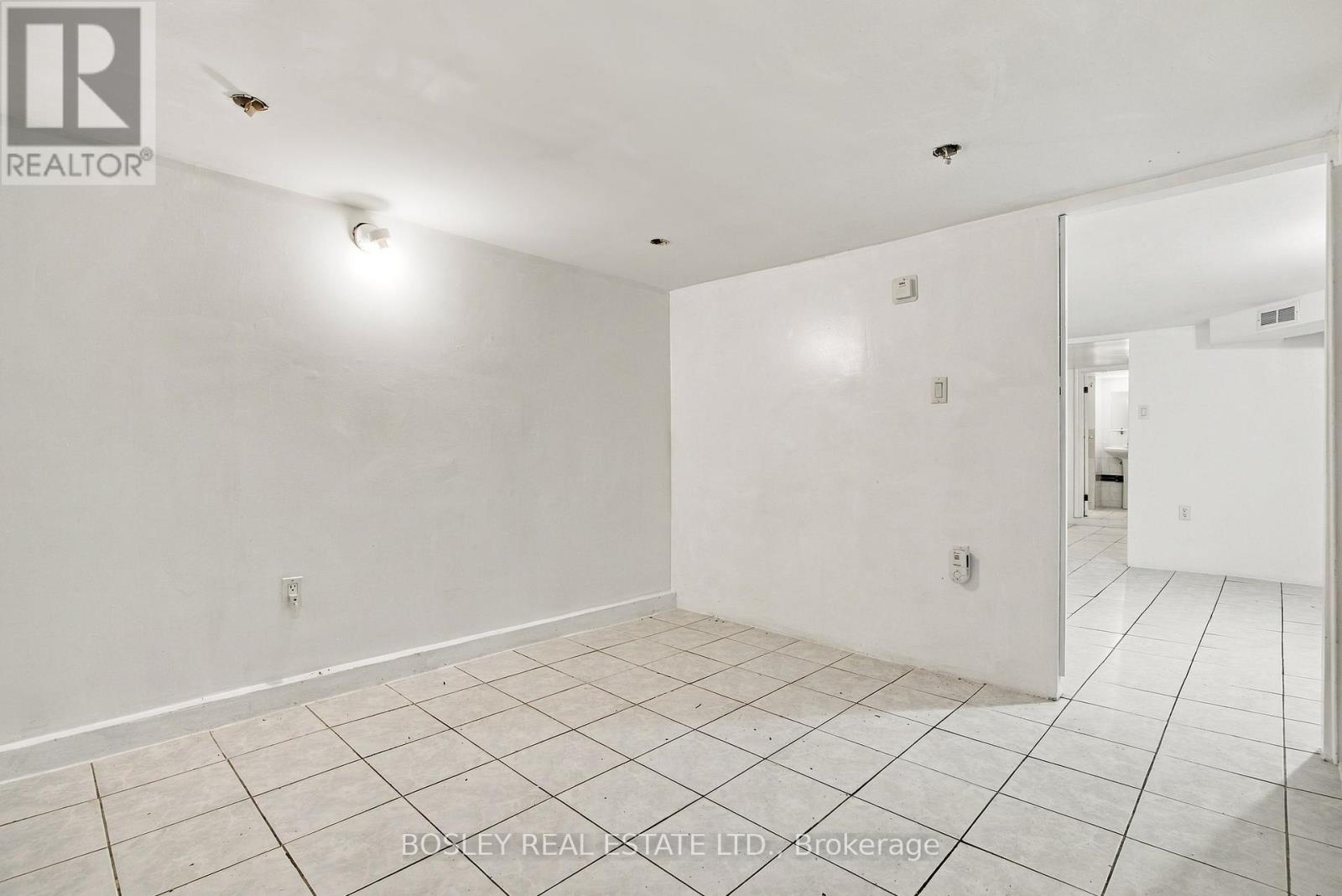 15 Lumbervale Avenue, Toronto, ON photo 36