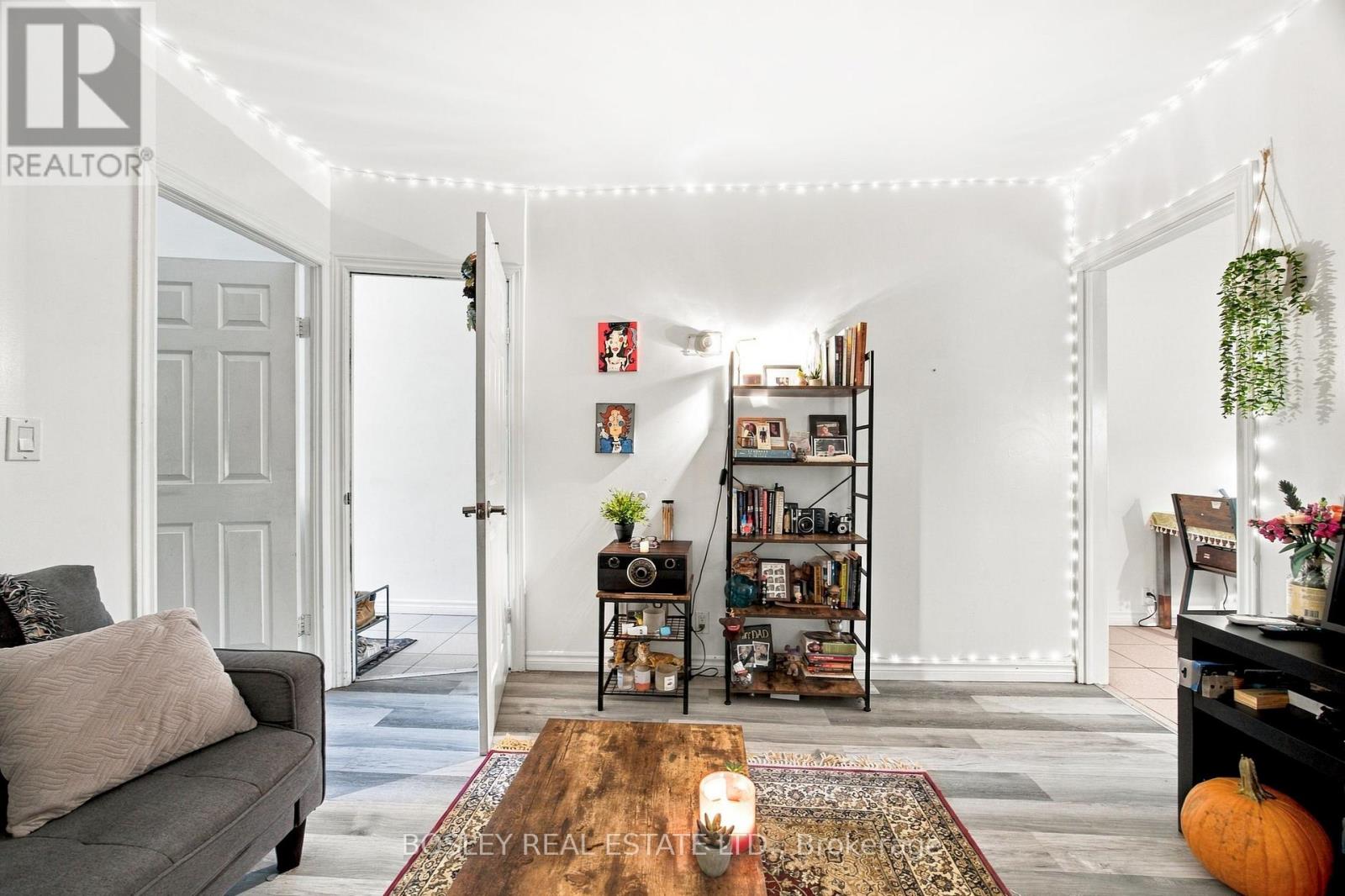 15 Lumbervale Avenue, Toronto, ON photo 7