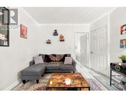 Kitchen - 15 Lumbervale Avenue, Toronto, ON M6H1C7 Photo 6