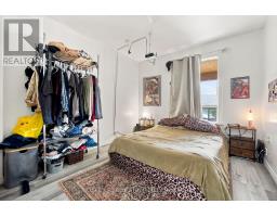 Living room - 15 Lumbervale Avenue, Toronto, ON M6H1C7 Photo 8