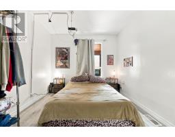 Kitchen - 15 Lumbervale Avenue, Toronto, ON M6H1C7 Photo 9