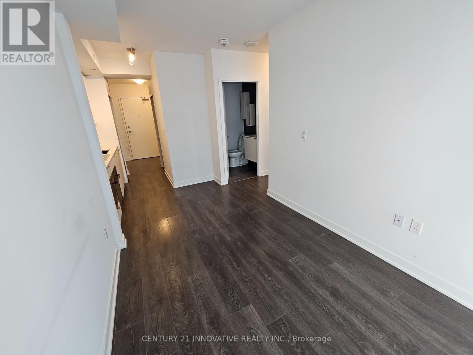 99 Broadway Avenue — photo 14