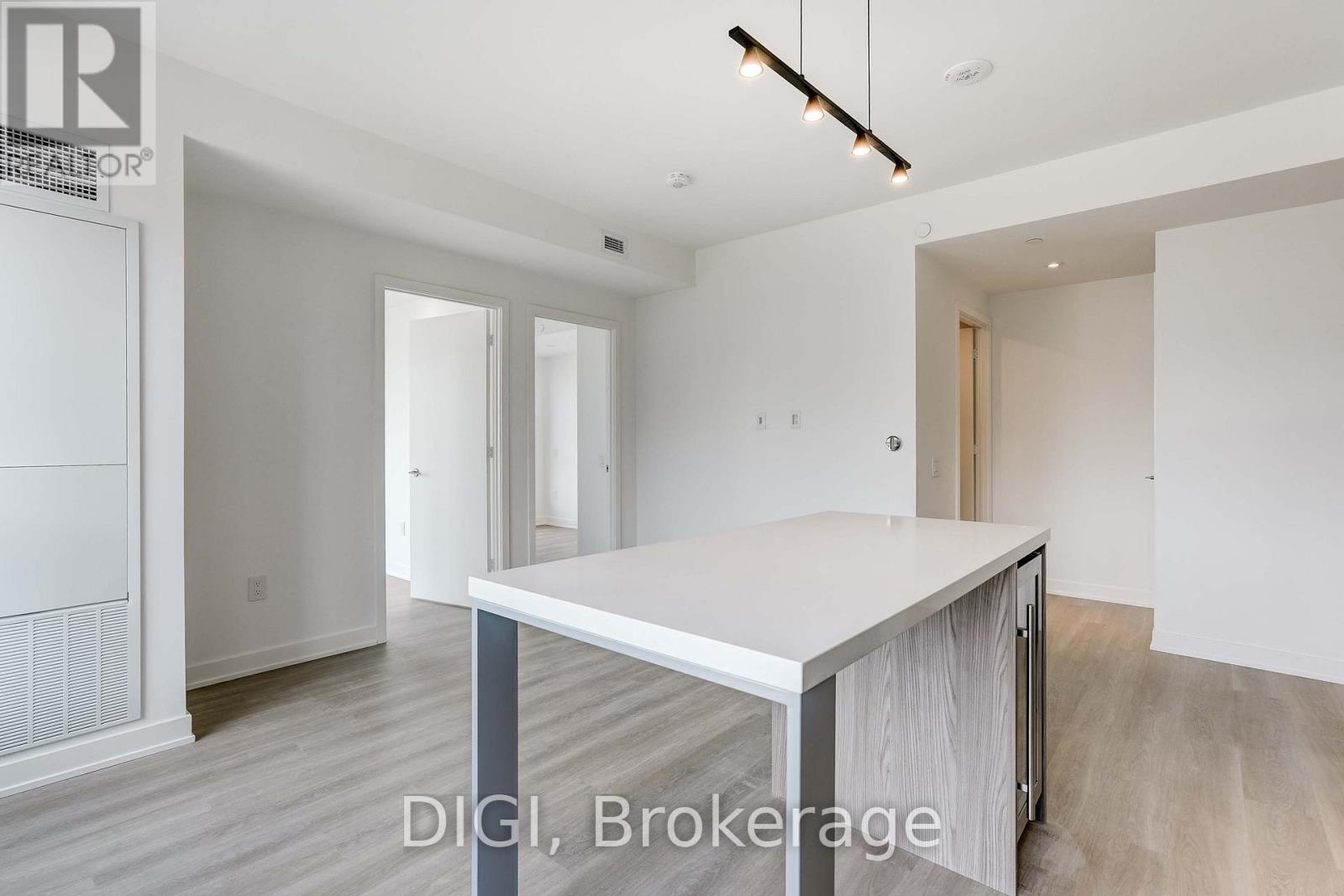 120 Ontario Unit Q817 photo 4