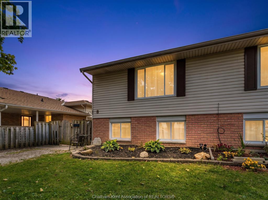 8 Timothy Crescent — photo 2