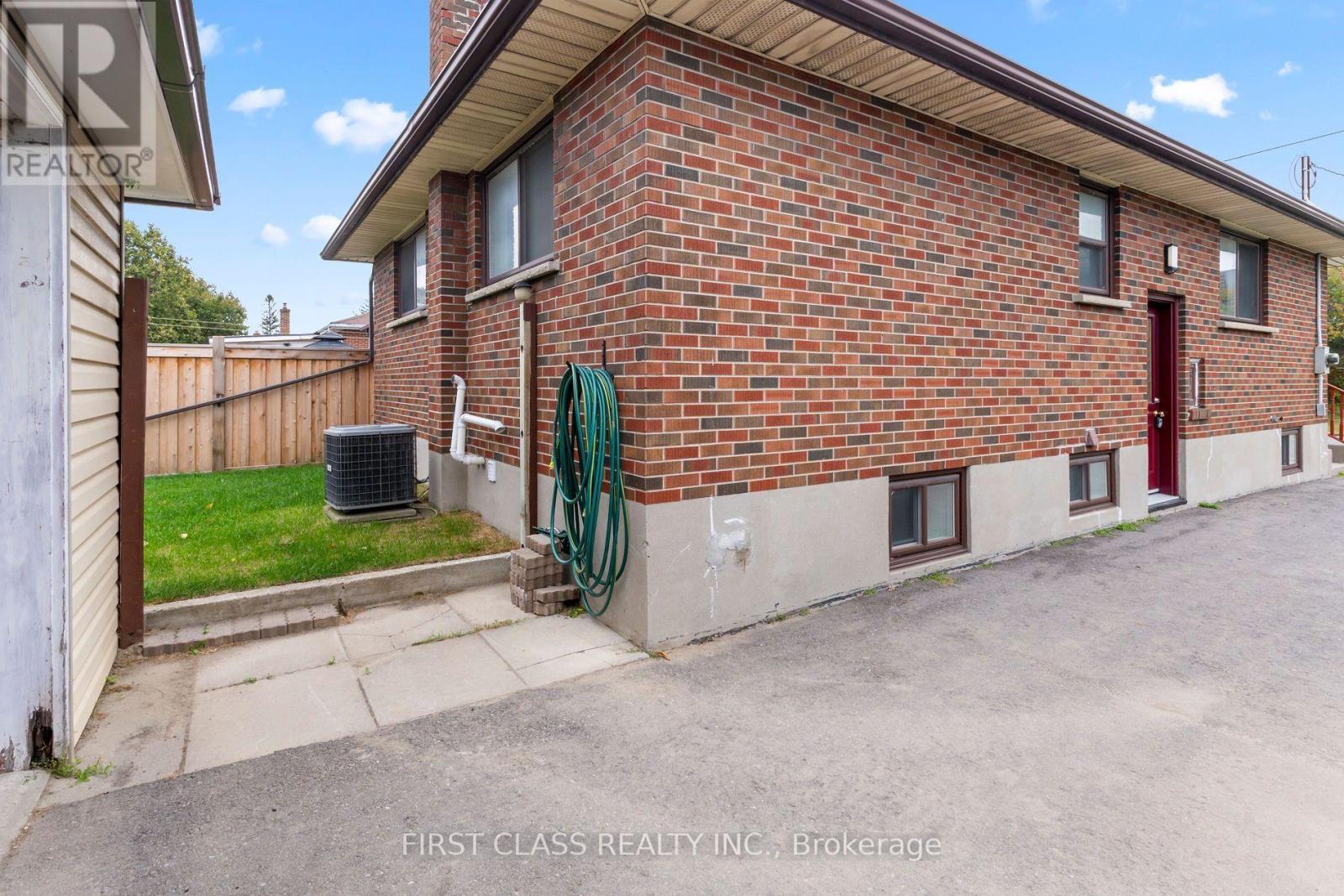 284 Jackson Avenue, Oshawa, ON photo 3