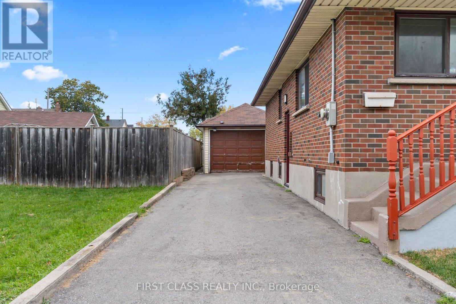 284 Jackson Avenue, Oshawa, ON photo 4