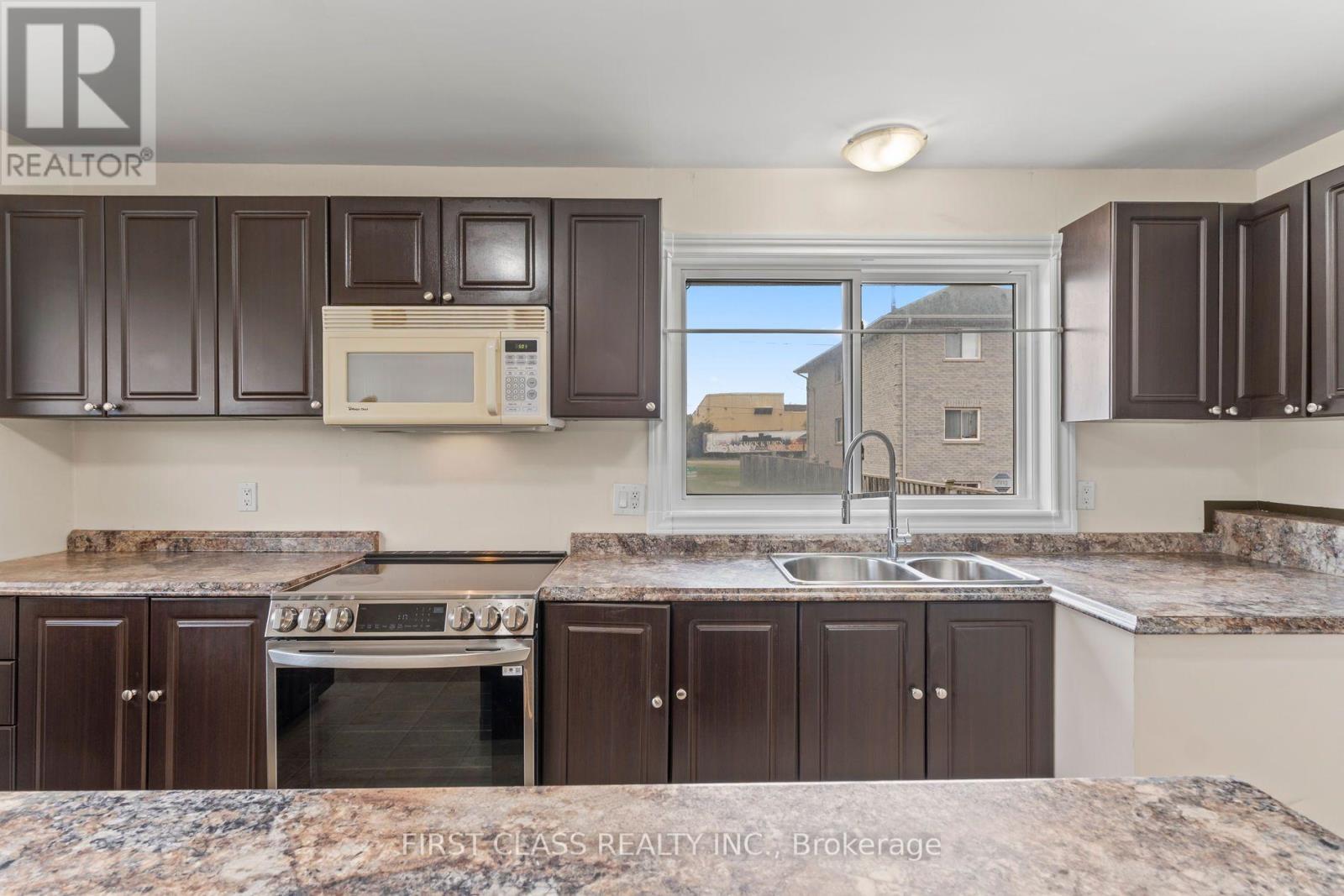 284 Jackson Avenue, Oshawa, ON photo 9