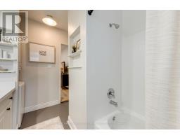 Living room - 32 Ashdale Avenue, Toronto, ON M4L2Y7 Photo 10